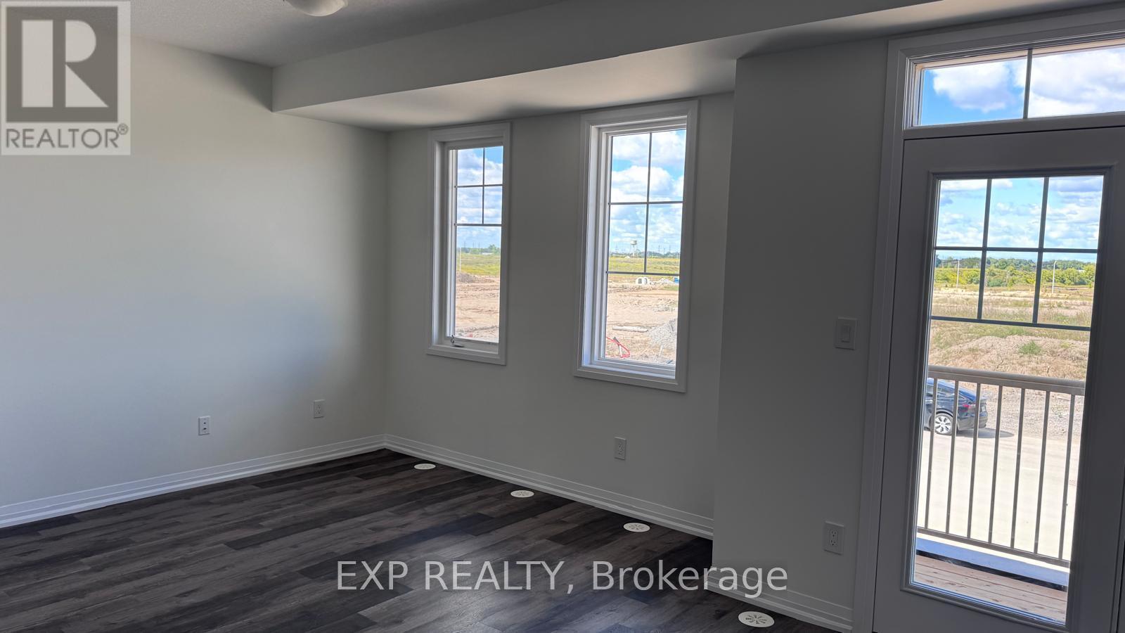 47 Stanley Ave Crescent, Haldimand, ON - Indoor Photo Showing Other Room