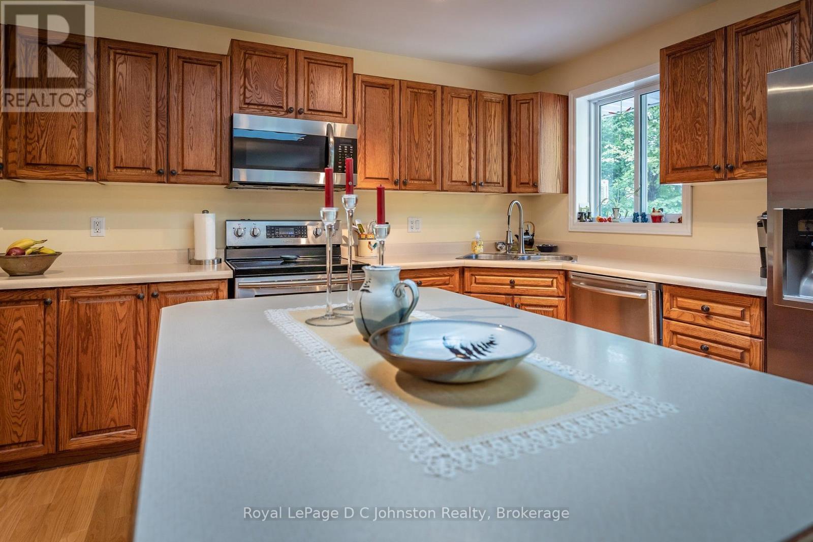 27 Gremik Crescent, South Bruce Peninsula, ON - Indoor Photo Showing Kitchen With Double Sink