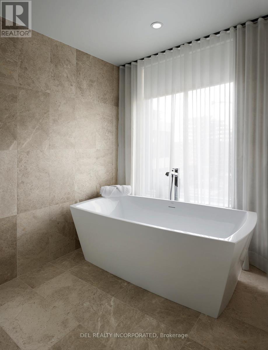 902 - 455 Wellington Street W, Toronto, ON - Indoor Photo Showing Bathroom