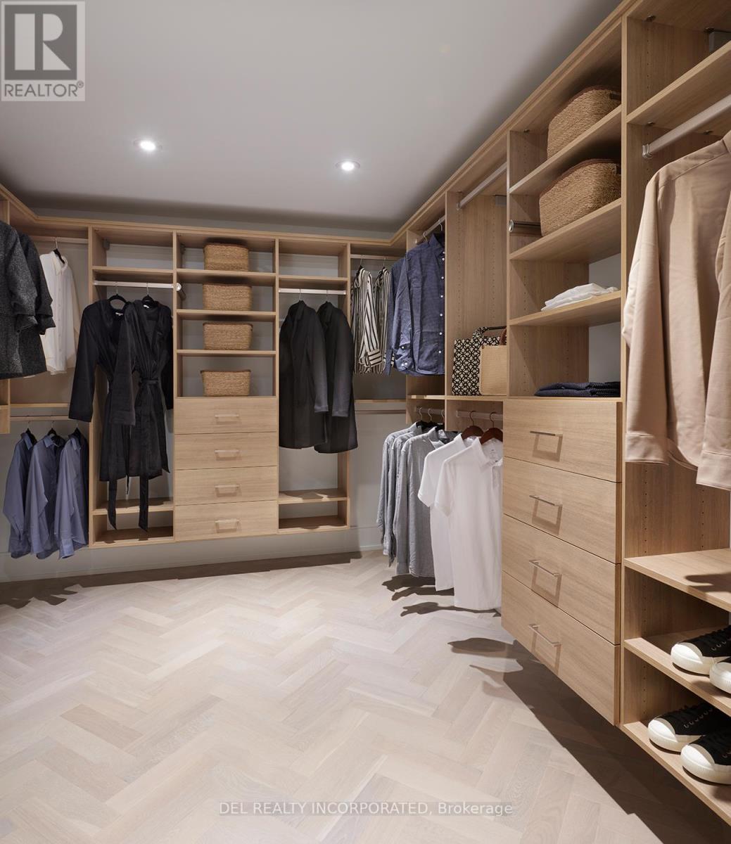 902 - 455 Wellington Street W, Toronto, ON - Indoor With Storage