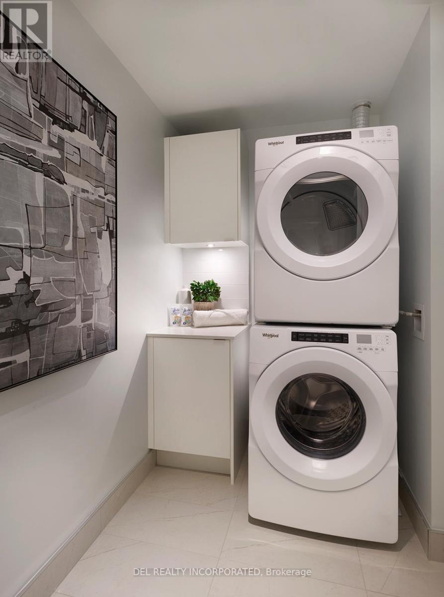 902 - 455 Wellington Street W, Toronto, ON - Indoor Photo Showing Laundry Room