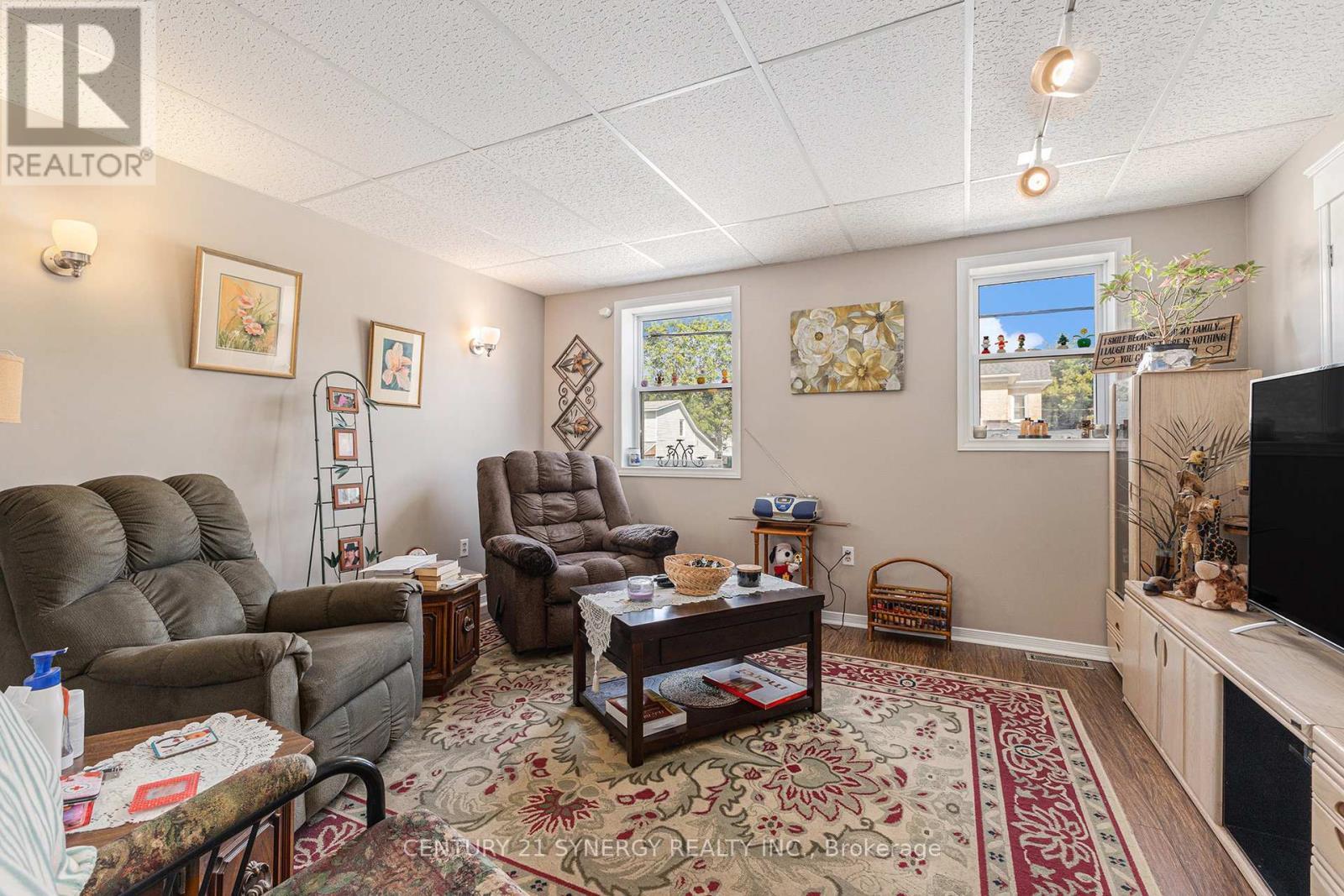 Living - 49 Main Street E, Smiths Falls, ON