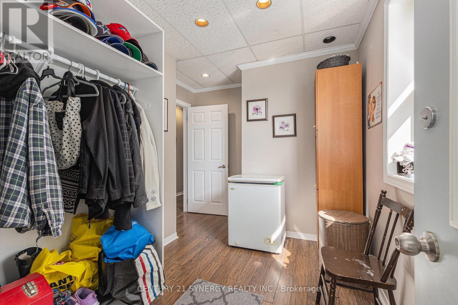 Laundry room and entrance - 49 Main Street E, Smiths Falls, ON