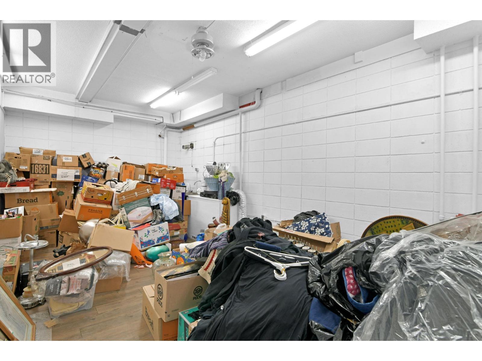 Main back room - 525 - 527 Lawrence Avenue, Kelowna, BC