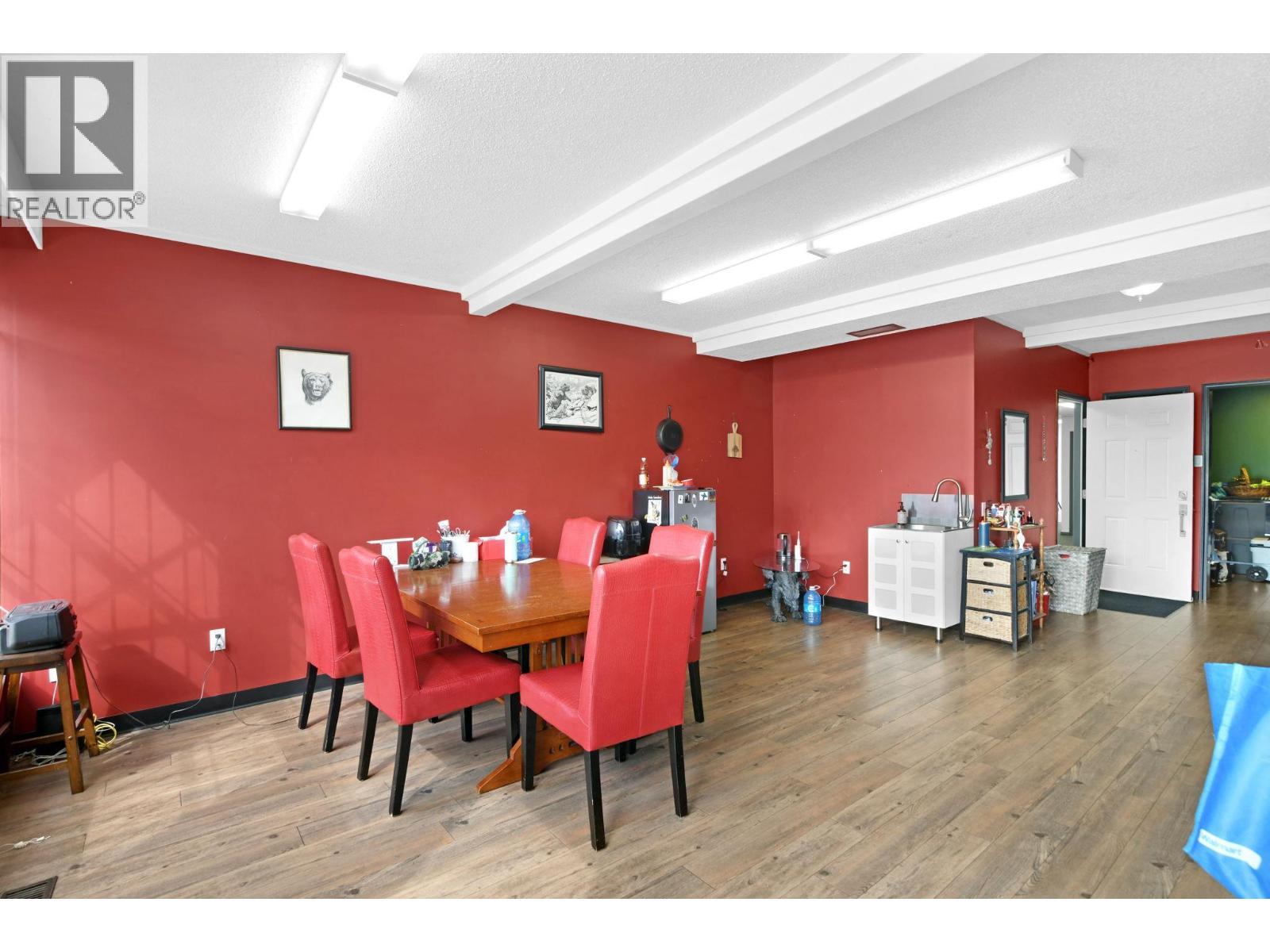 Upper back retail open to waiting room - 525 - 527 Lawrence Avenue, Kelowna, BC