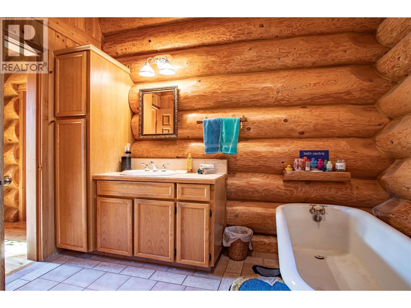 20 Valeview Road, Lumby, BC - Indoor Photo Showing Bathroom