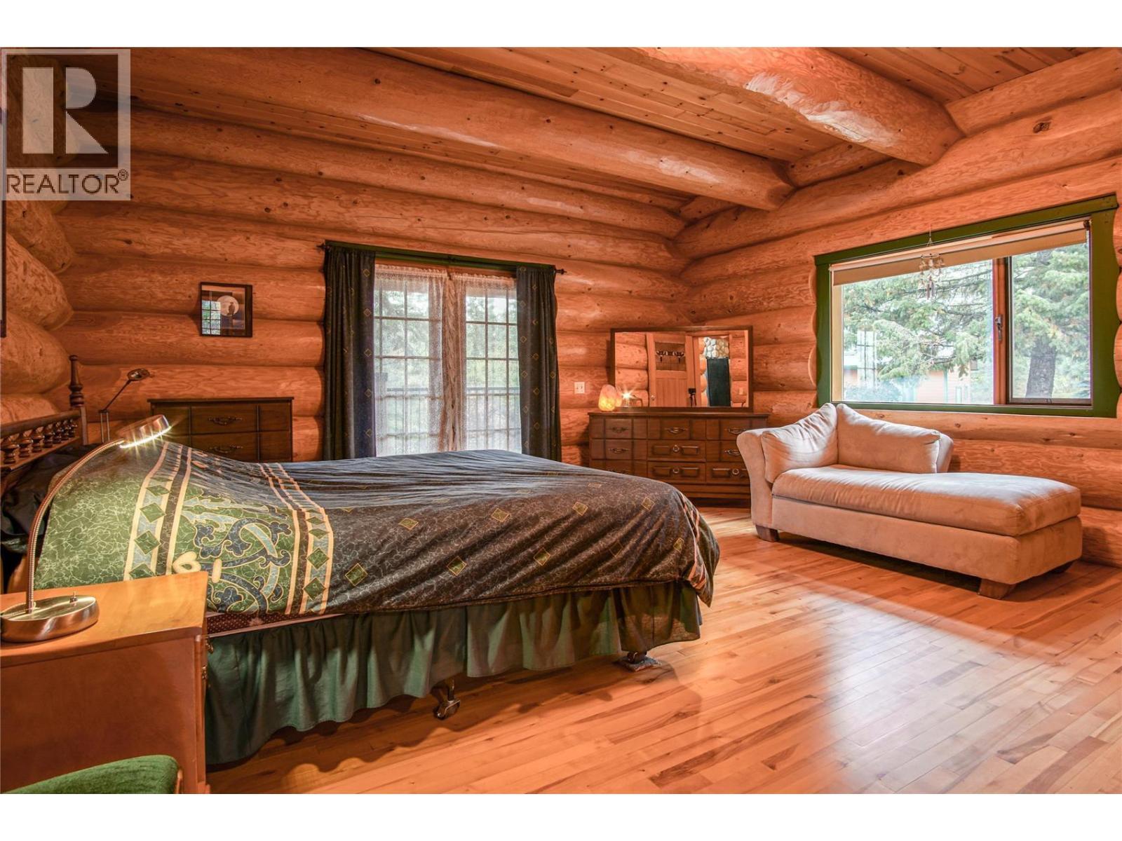 20 Valeview Road, Lumby, BC - Indoor Photo Showing Bedroom