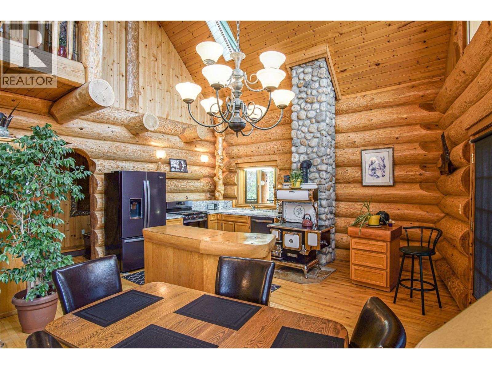 20 Valeview Road, Lumby, BC - Indoor Photo Showing Other Room