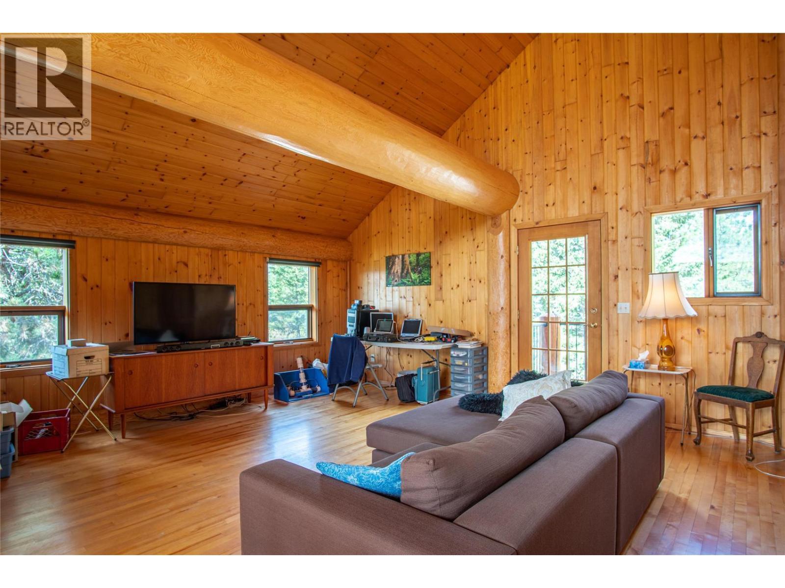 20 Valeview Road, Lumby, BC - Indoor Photo Showing Living Room