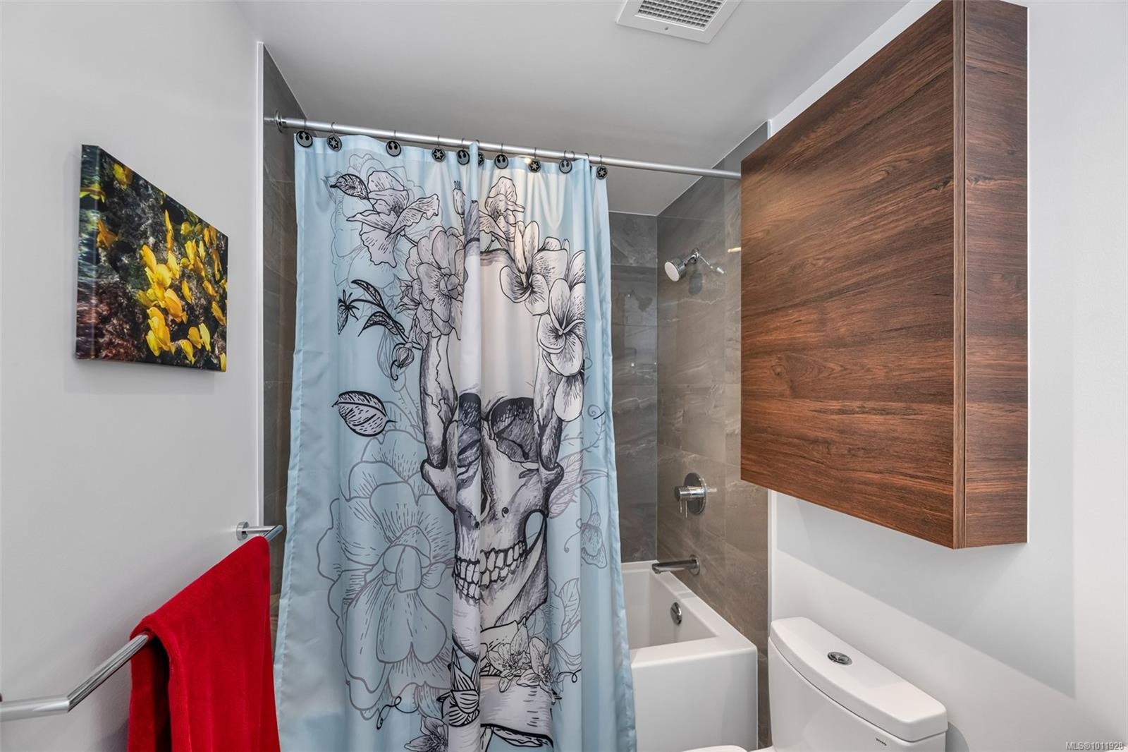 1108-363 Tyee Rd, Victoria, BC - Indoor Photo Showing Bathroom