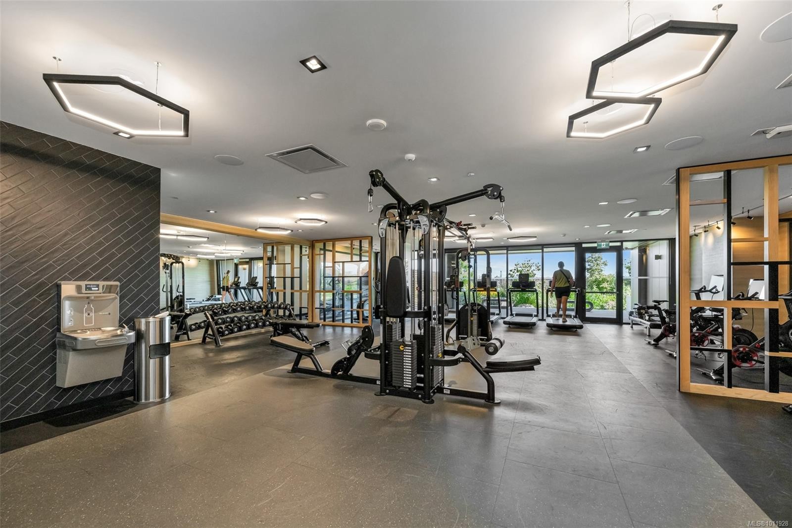 1108-363 Tyee Rd, Victoria, BC - Indoor Photo Showing Gym Room