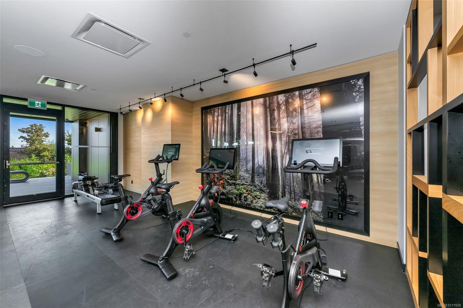 1108-363 Tyee Rd, Victoria, BC - Indoor Photo Showing Gym Room