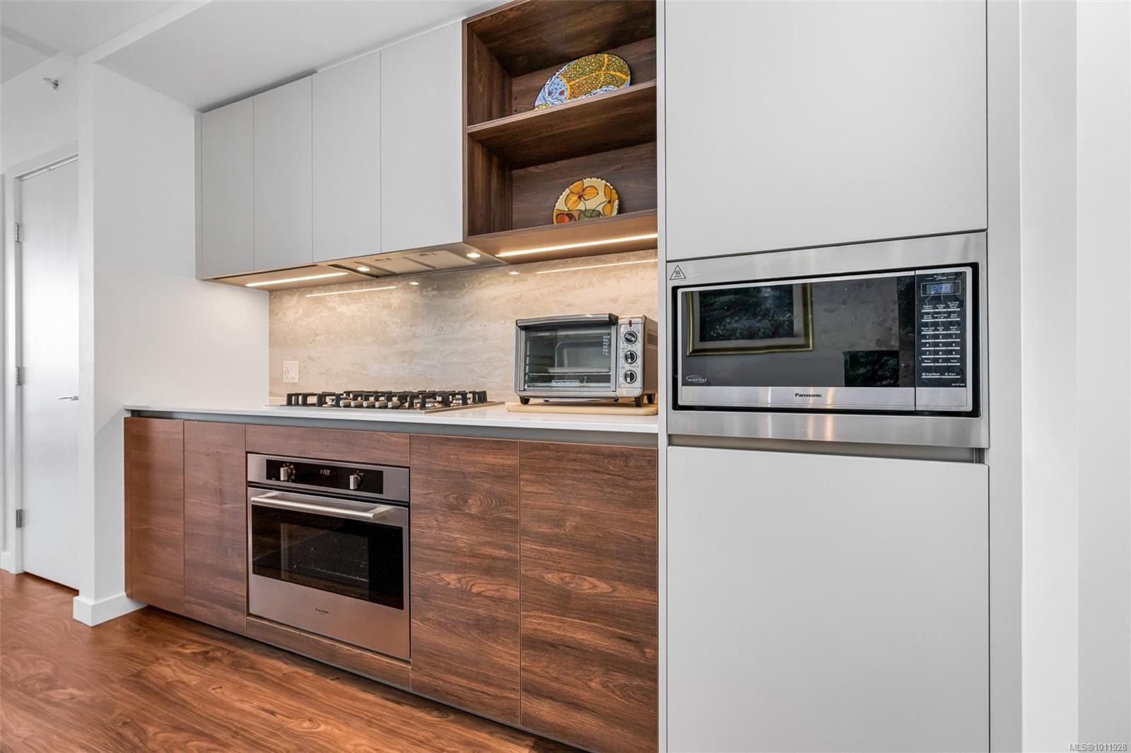 1108-363 Tyee Rd, Victoria, BC - Indoor Photo Showing Kitchen
