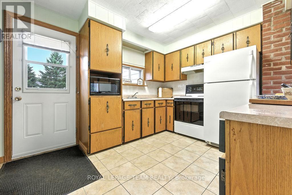 59 Drohan Street, Madawaska Valley, ON - Indoor Photo Showing Kitchen
