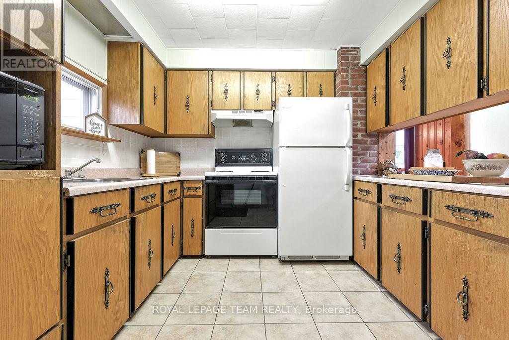 59 Drohan Street, Madawaska Valley, ON - Indoor Photo Showing Kitchen