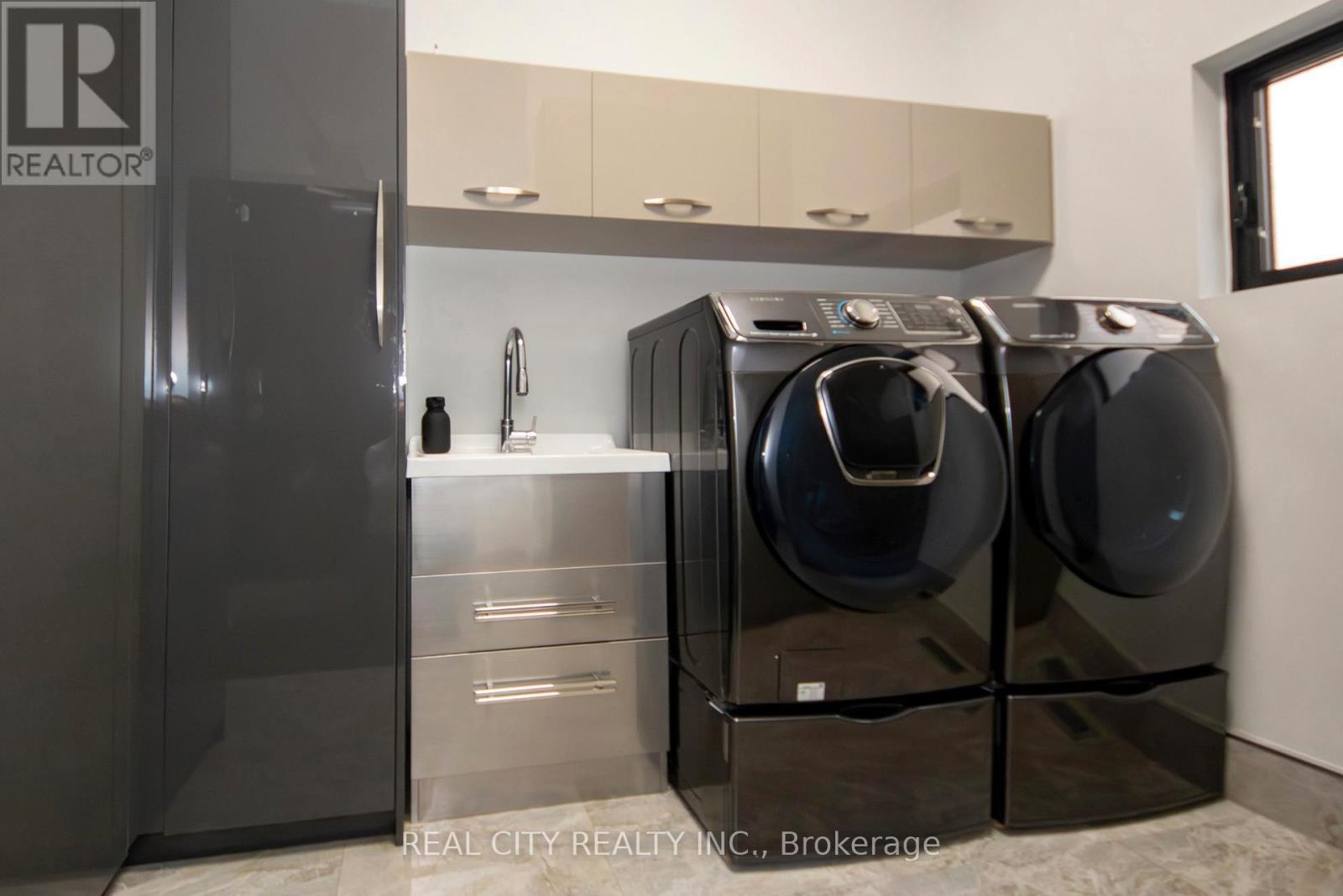 662 Byngmount Avenue, Mississauga, ON - Indoor Photo Showing Laundry Room