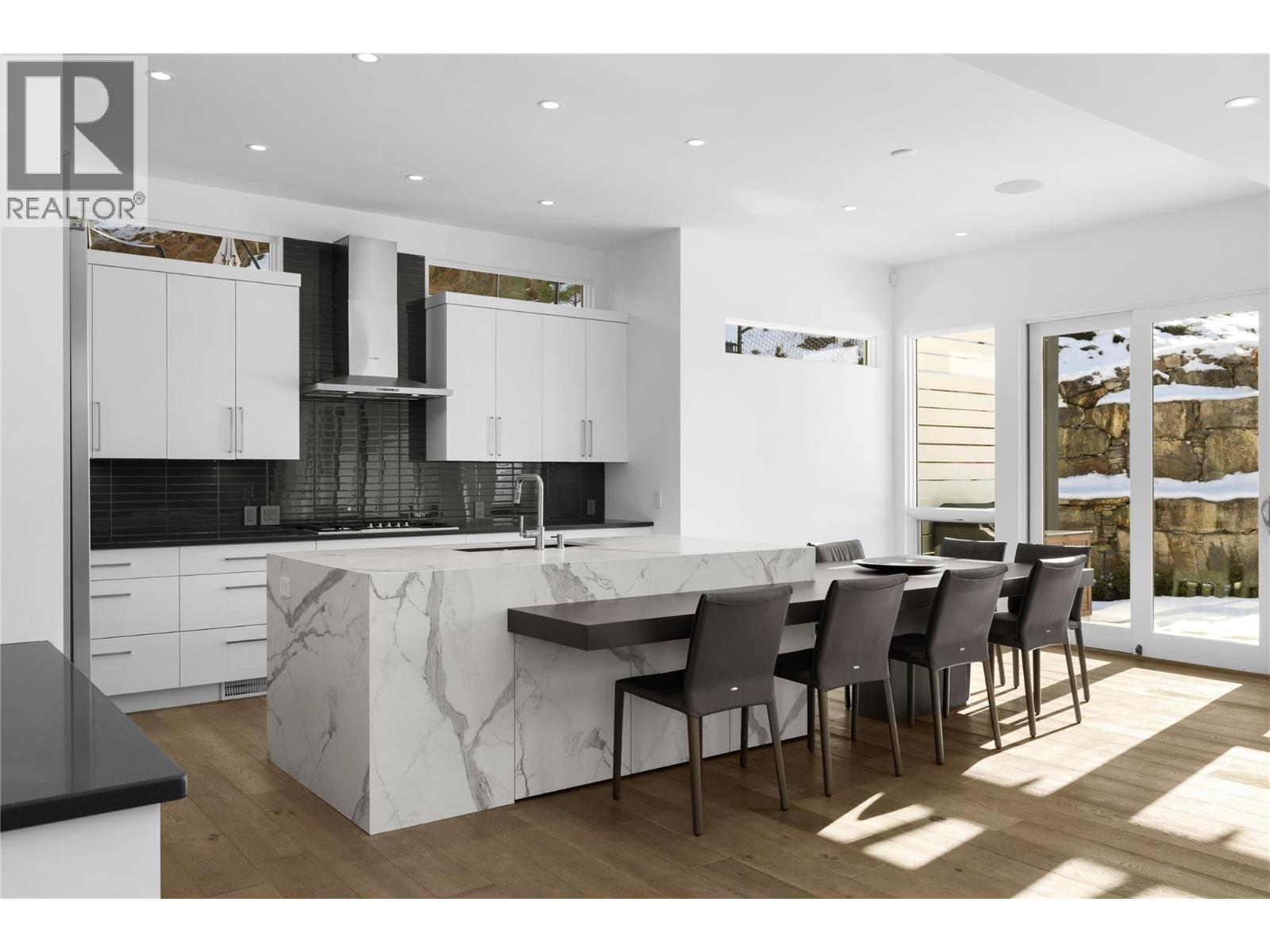 1049 Westpoint Drive, Kelowna, BC - Indoor