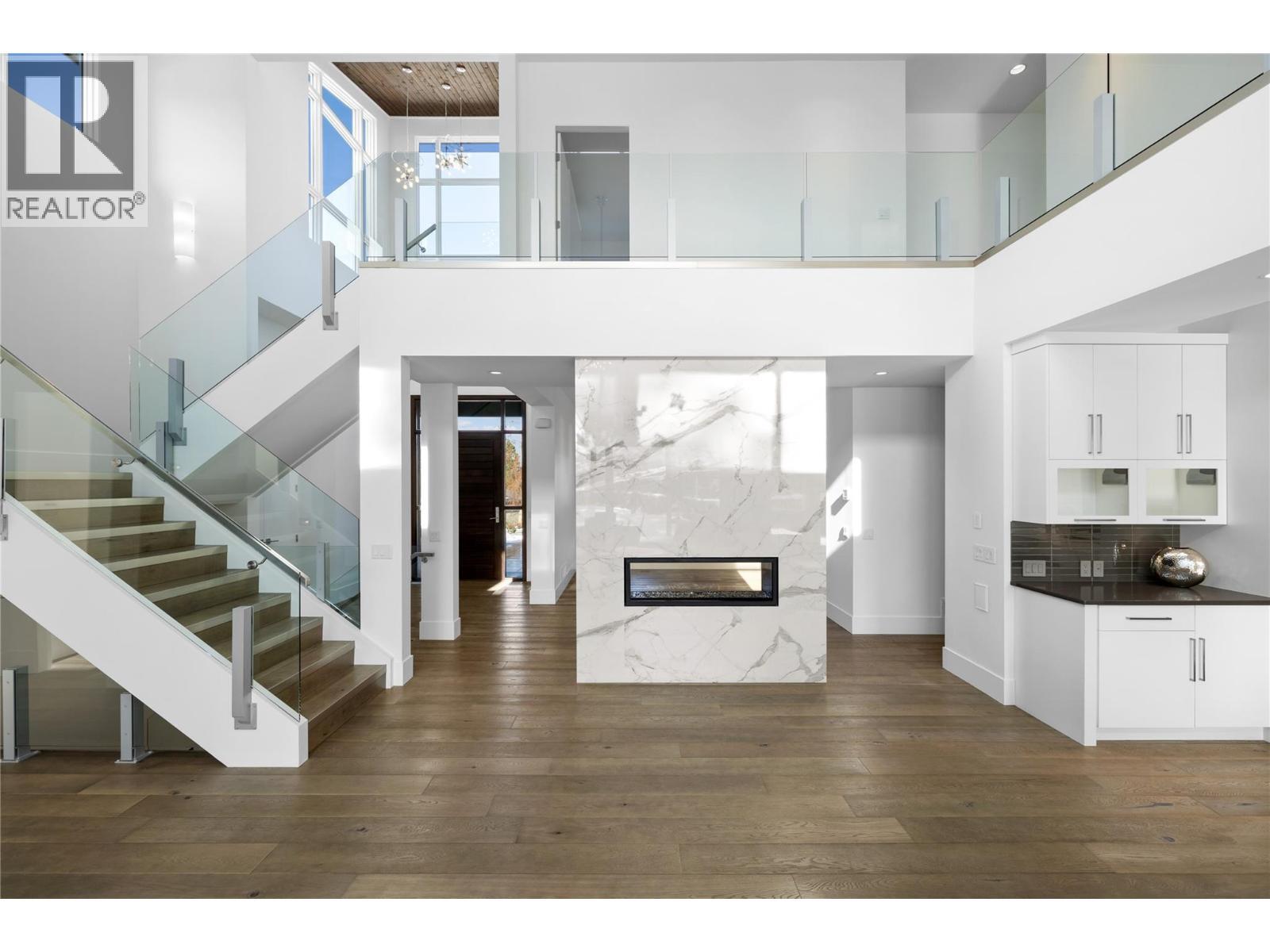 1049 Westpoint Drive, Kelowna, BC - Indoor