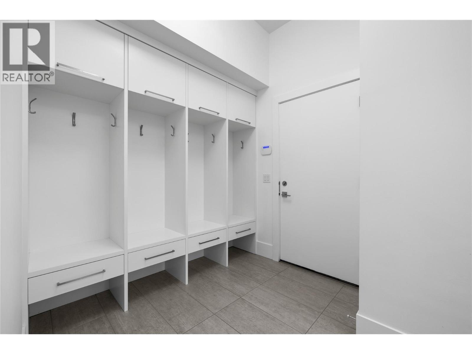 1049 Westpoint Drive, Kelowna, BC - Indoor Photo Showing Other Room