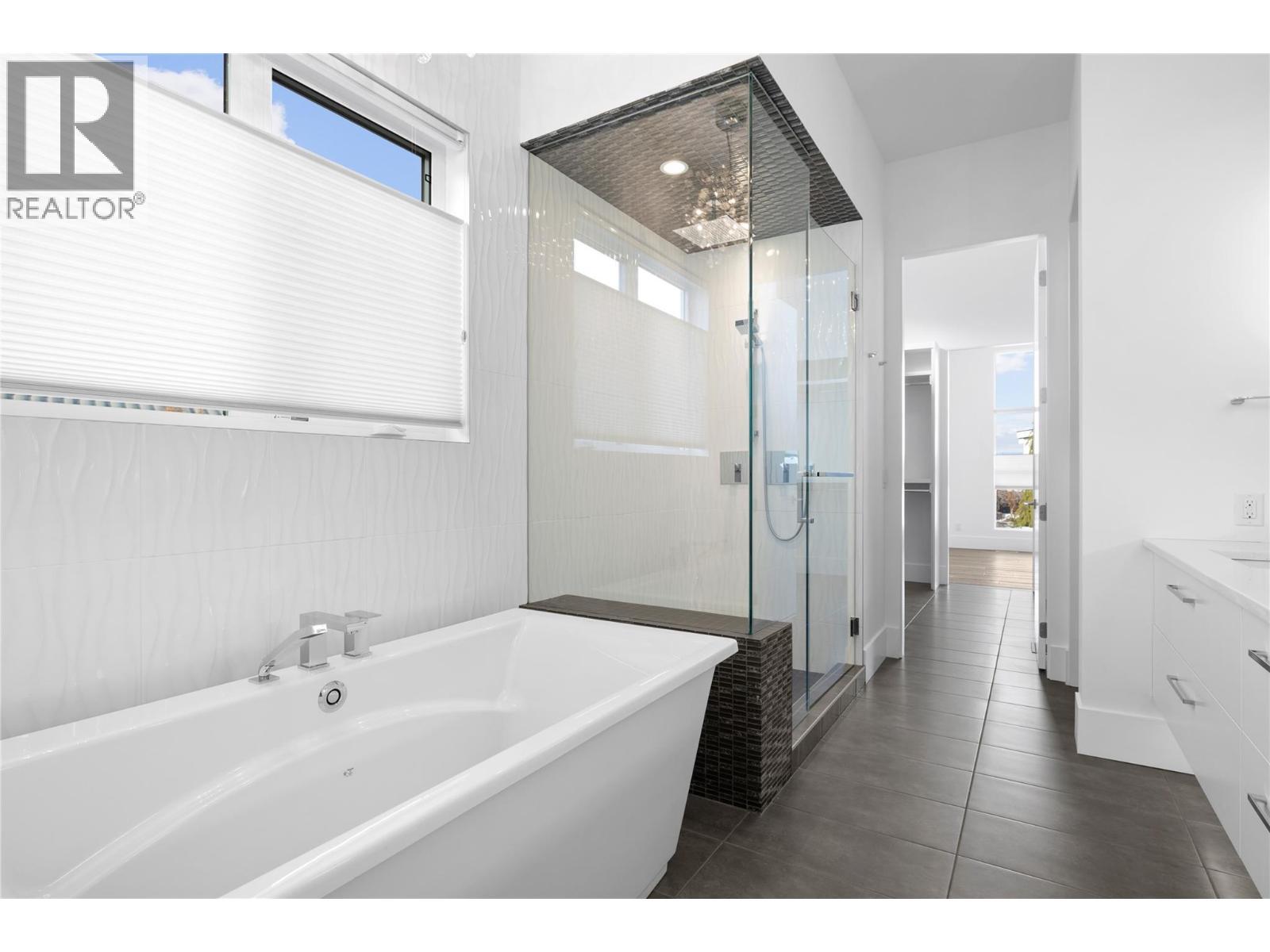1049 Westpoint Drive, Kelowna, BC - Indoor Photo Showing Bathroom