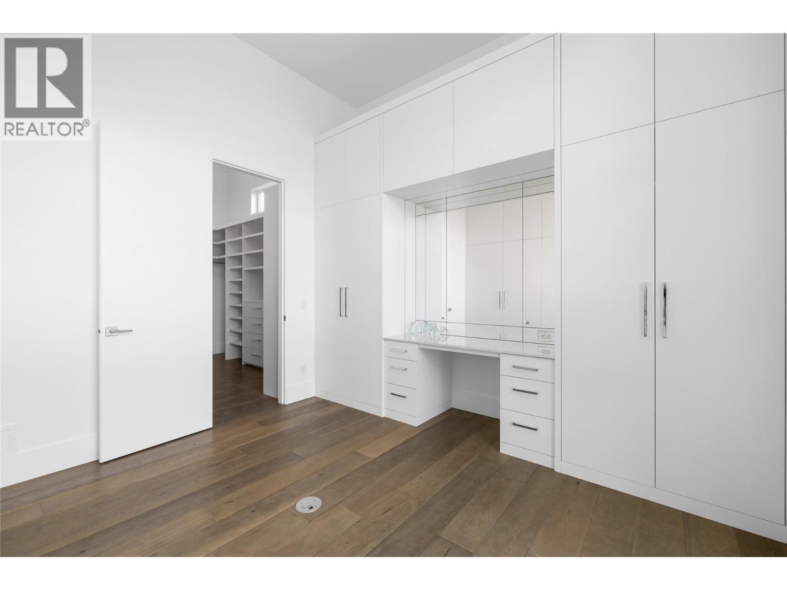 1049 Westpoint Drive, Kelowna, BC - Indoor Photo Showing Other Room