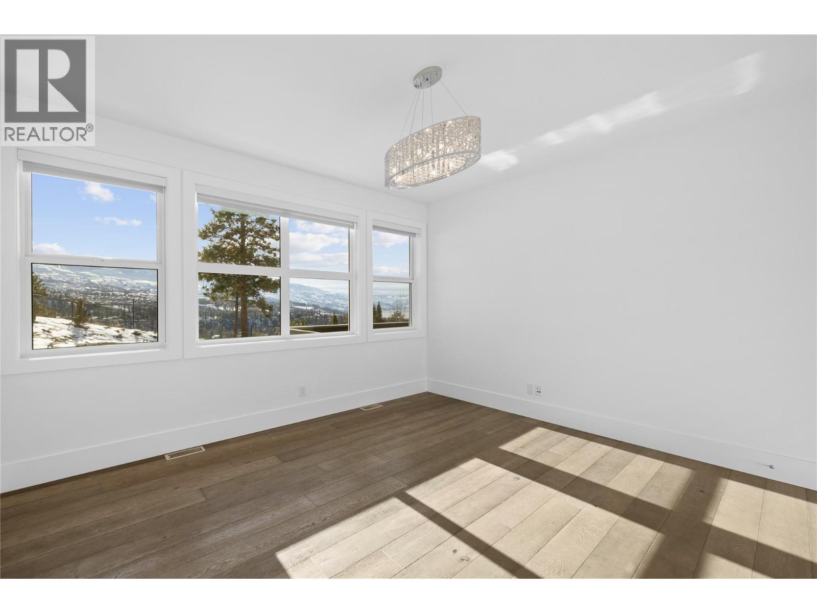 1049 Westpoint Drive, Kelowna, BC - Indoor Photo Showing Other Room