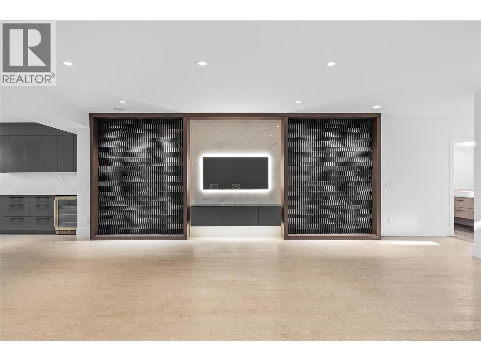 1049 Westpoint Drive, Kelowna, BC - Indoor