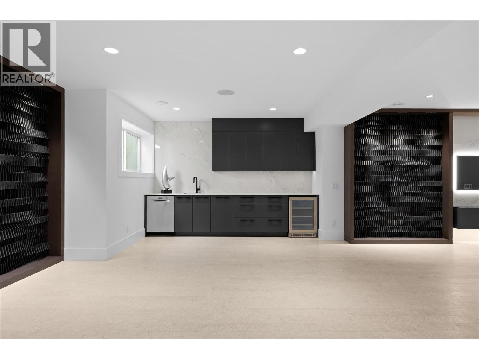 1049 Westpoint Drive, Kelowna, BC - Indoor