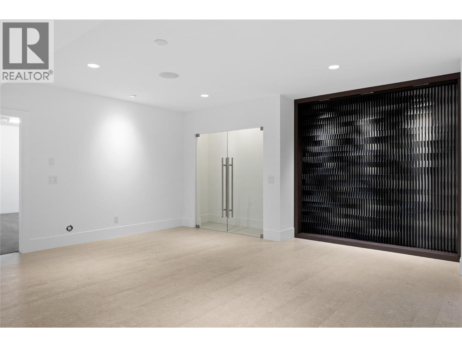 1049 Westpoint Drive, Kelowna, BC - Indoor Photo Showing Other Room