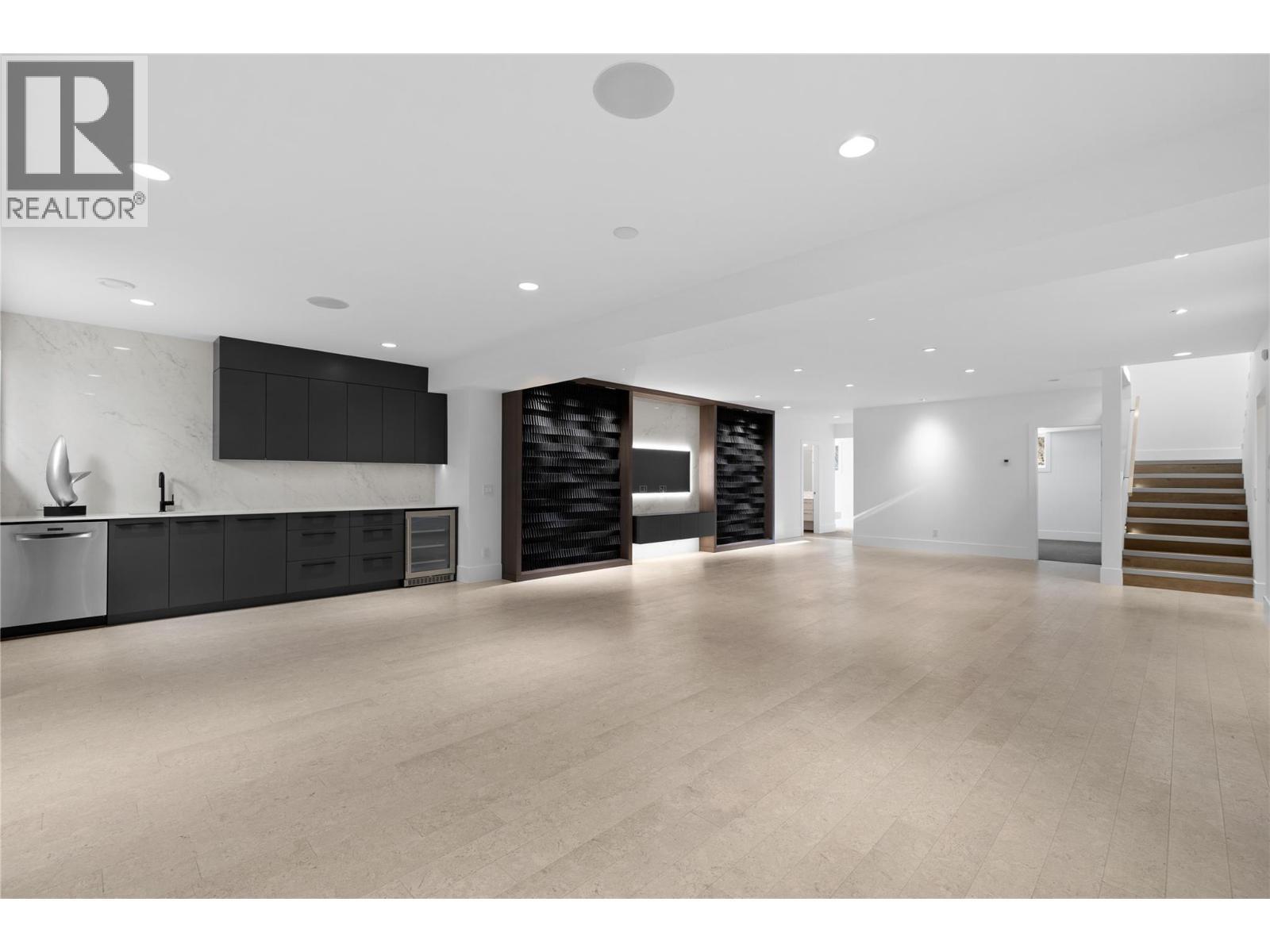 1049 Westpoint Drive, Kelowna, BC - Indoor