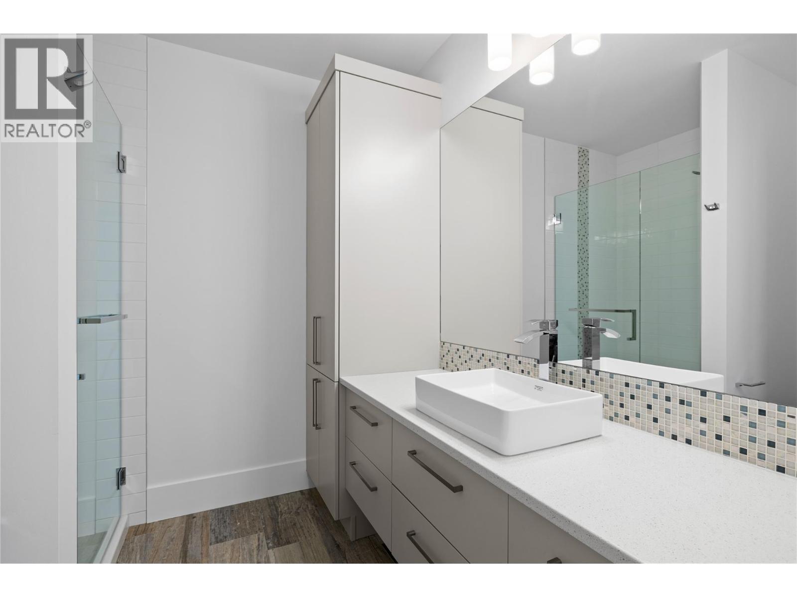 1049 Westpoint Drive, Kelowna, BC - Indoor Photo Showing Bathroom