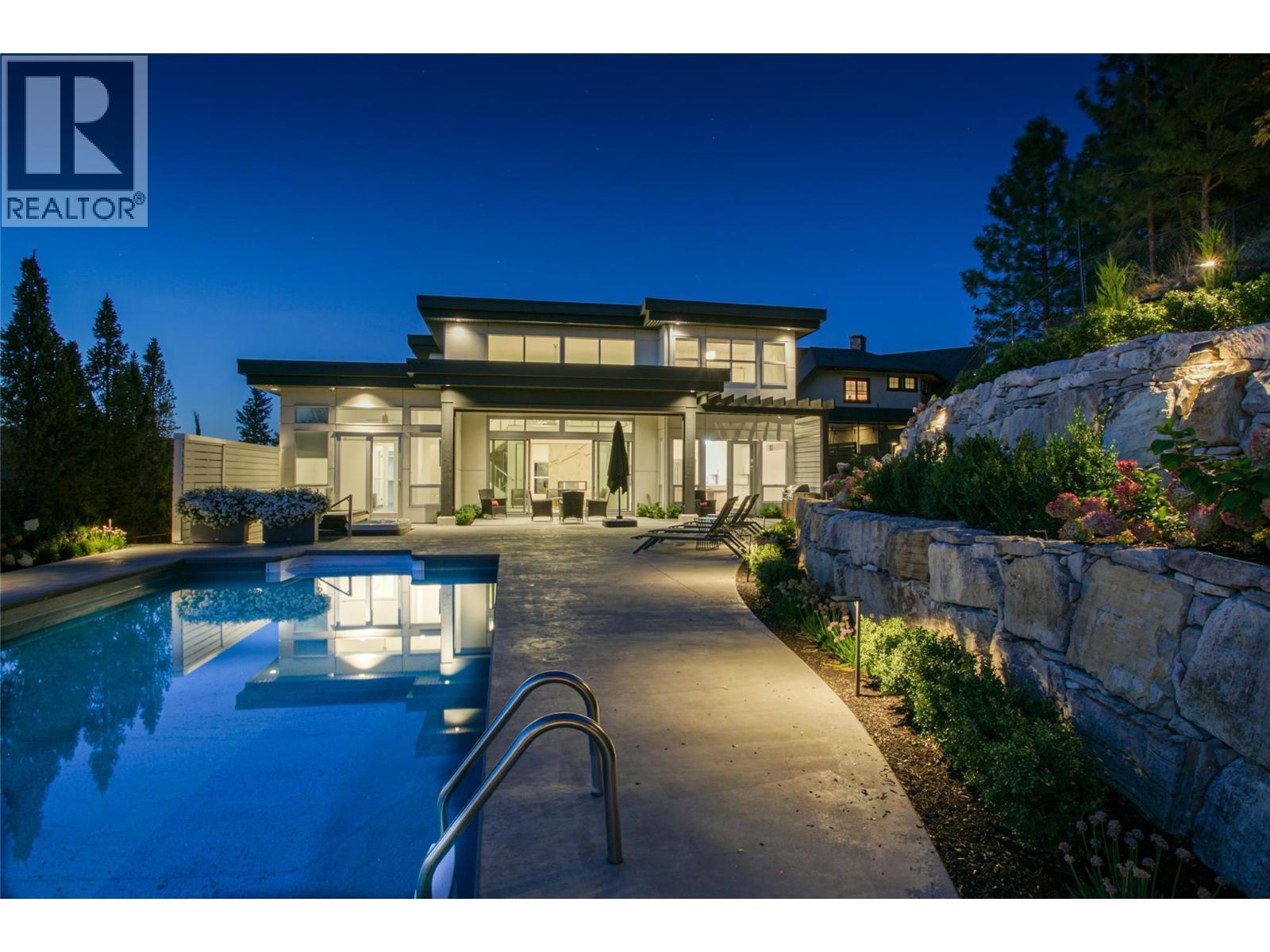 1049 Westpoint Drive, Kelowna, BC - Outdoor With In Ground Pool