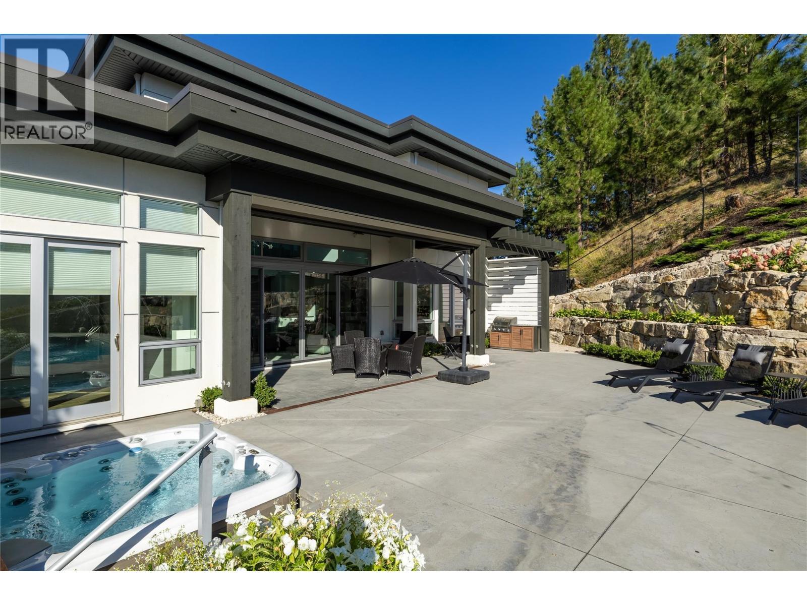 1049 Westpoint Drive, Kelowna, BC - Outdoor