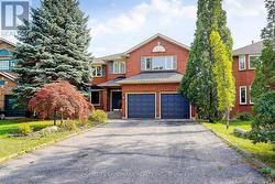 19 BRIDLE COURT Clarington, ON L1E 2B1
