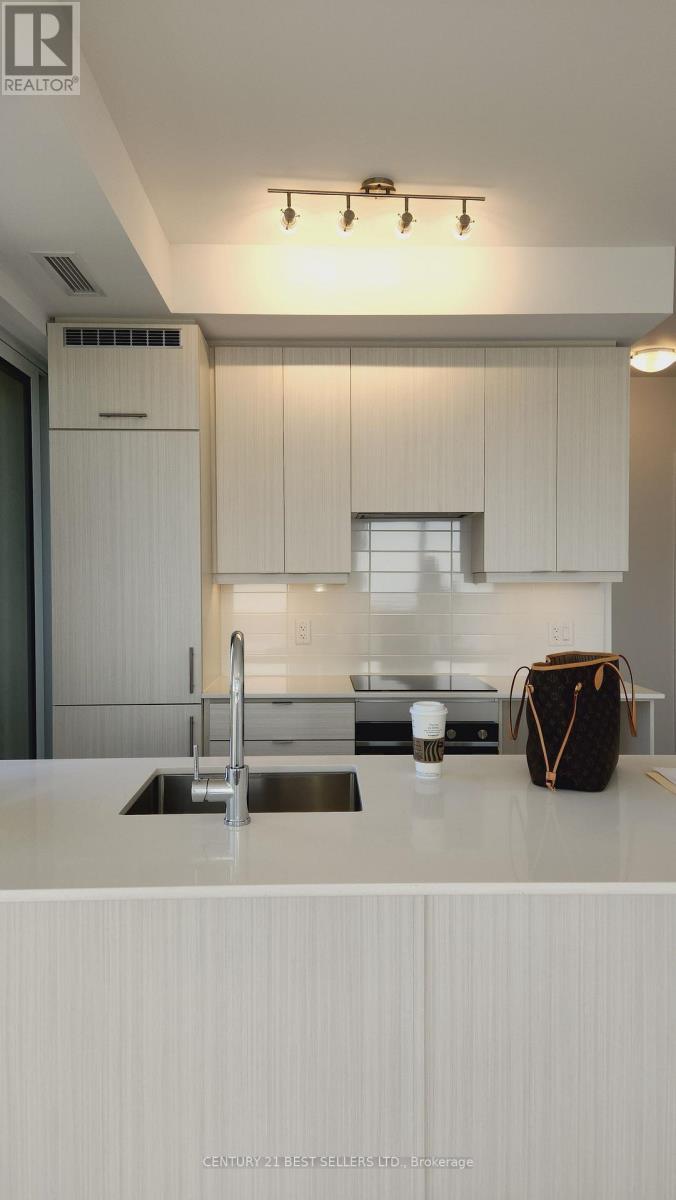 2407 - 36 Elm Drive W, Mississauga, ON - Indoor Photo Showing Kitchen With Upgraded Kitchen