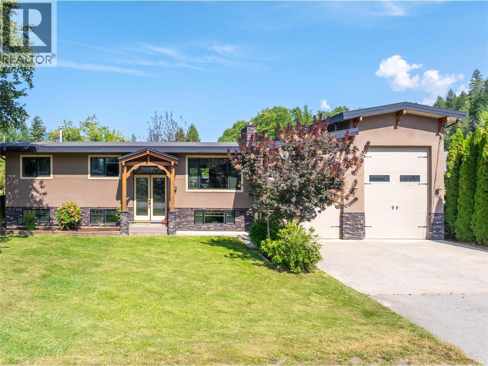 1824 Colbeck Road, Revelstoke, BC - Outdoor With Facade