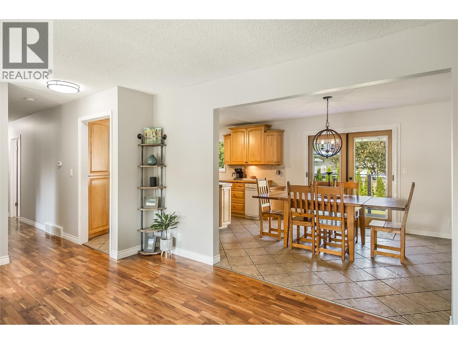 1824 Colbeck Road, Revelstoke, BC - Indoor Photo Showing Dining Room