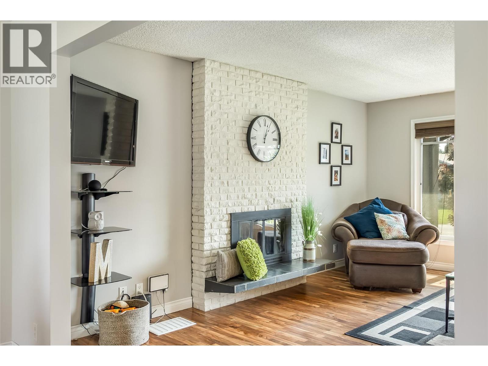 1824 Colbeck Road, Revelstoke, BC - Indoor Photo Showing Living Room With Fireplace