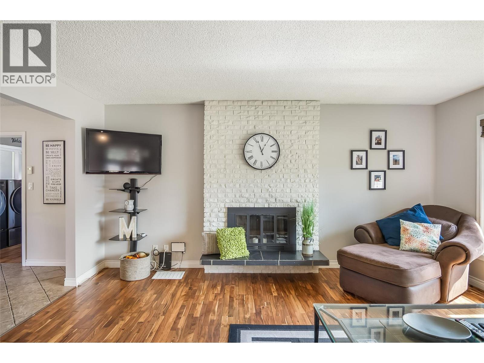 1824 Colbeck Road, Revelstoke, BC - Indoor Photo Showing Living Room With Fireplace