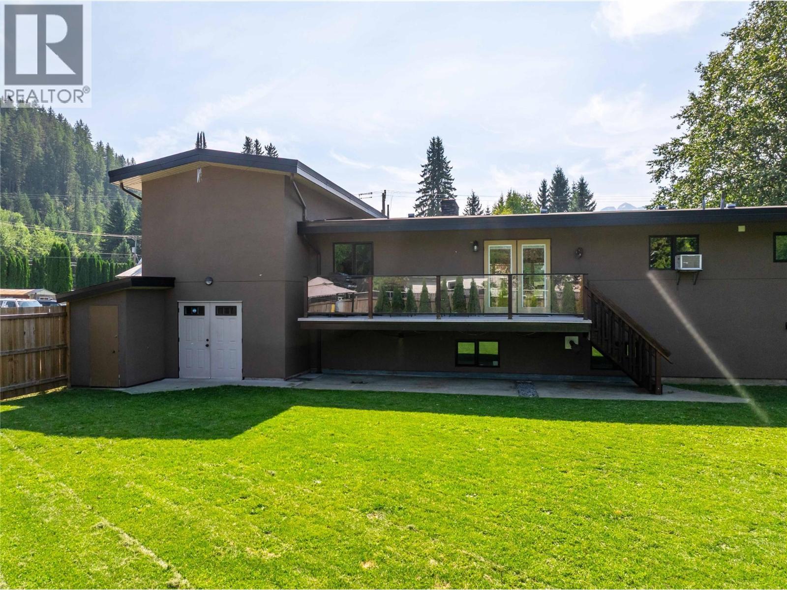 1824 Colbeck Road, Revelstoke, BC - Outdoor With Exterior