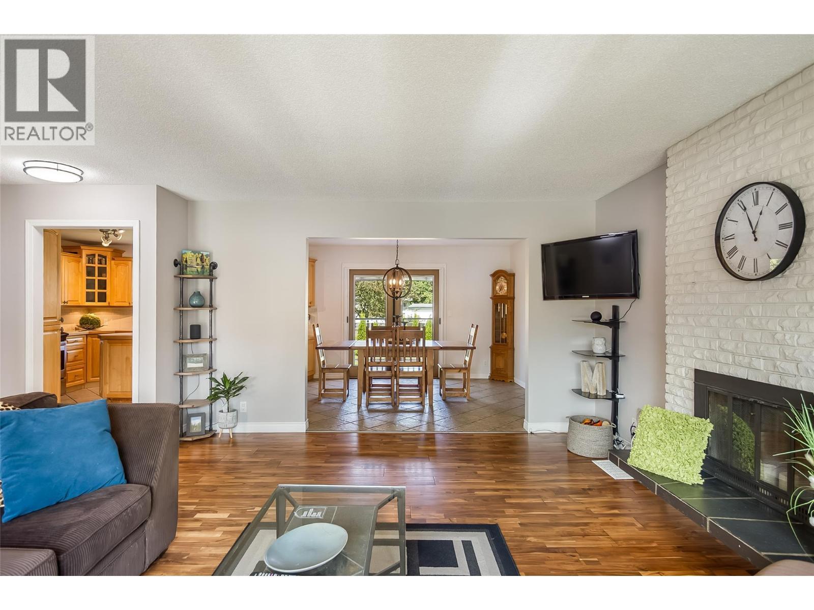 1824 Colbeck Road, Revelstoke, BC - Indoor Photo Showing Living Room With Fireplace