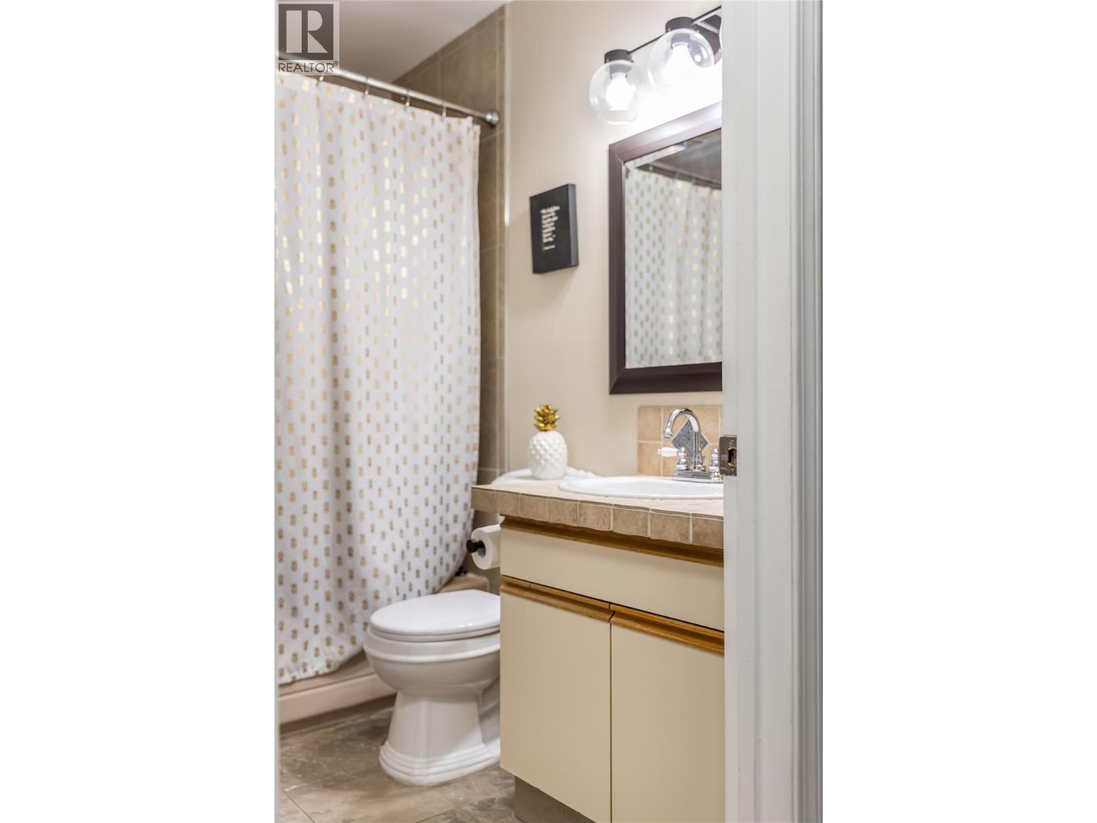 Second bathroom main floor - 1824 Colbeck Road, Revelstoke, BC - Indoor Photo Showing Bathroom