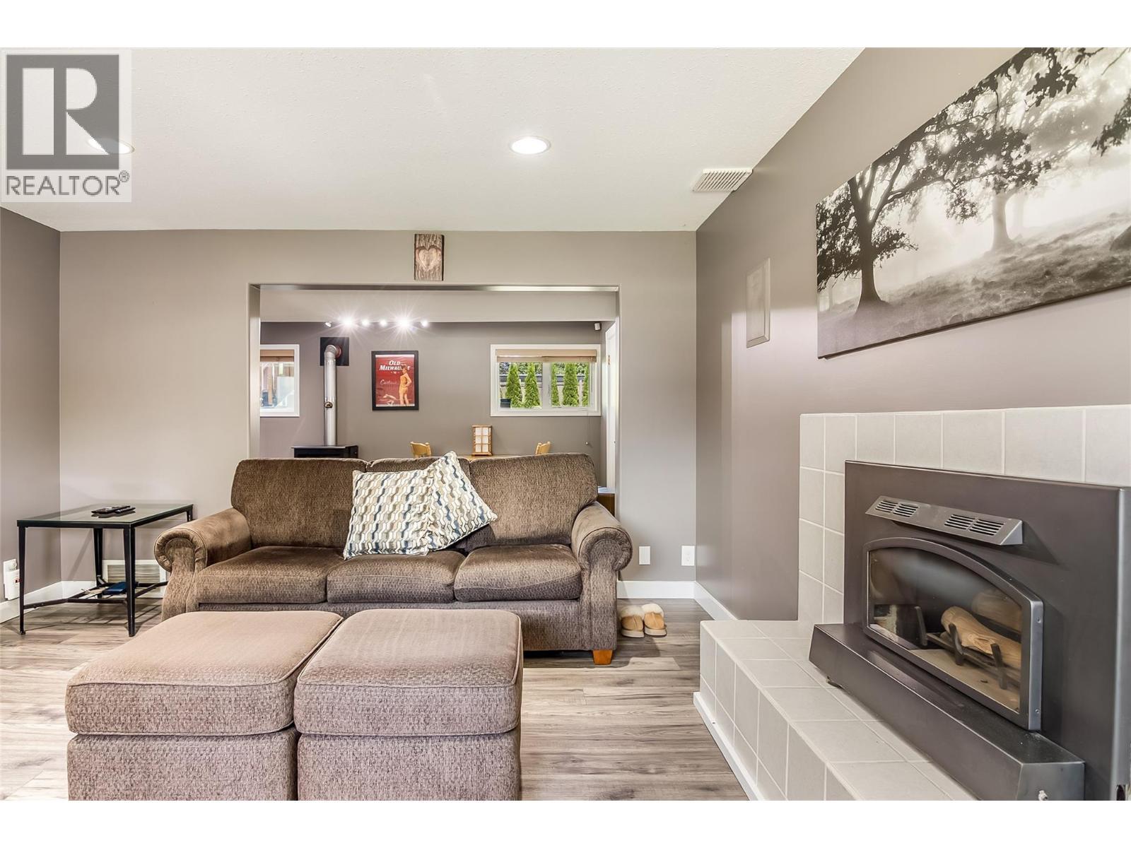 1824 Colbeck Road, Revelstoke, BC - Indoor Photo Showing Living Room With Fireplace