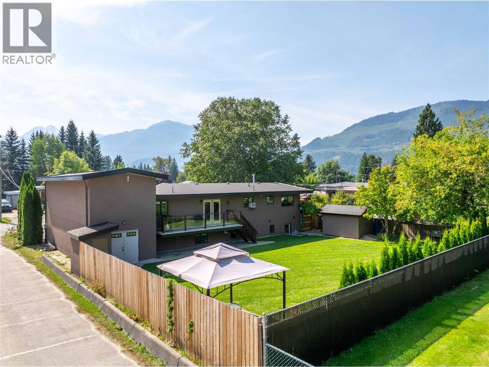 1824 Colbeck Road, Revelstoke, BC - Outdoor