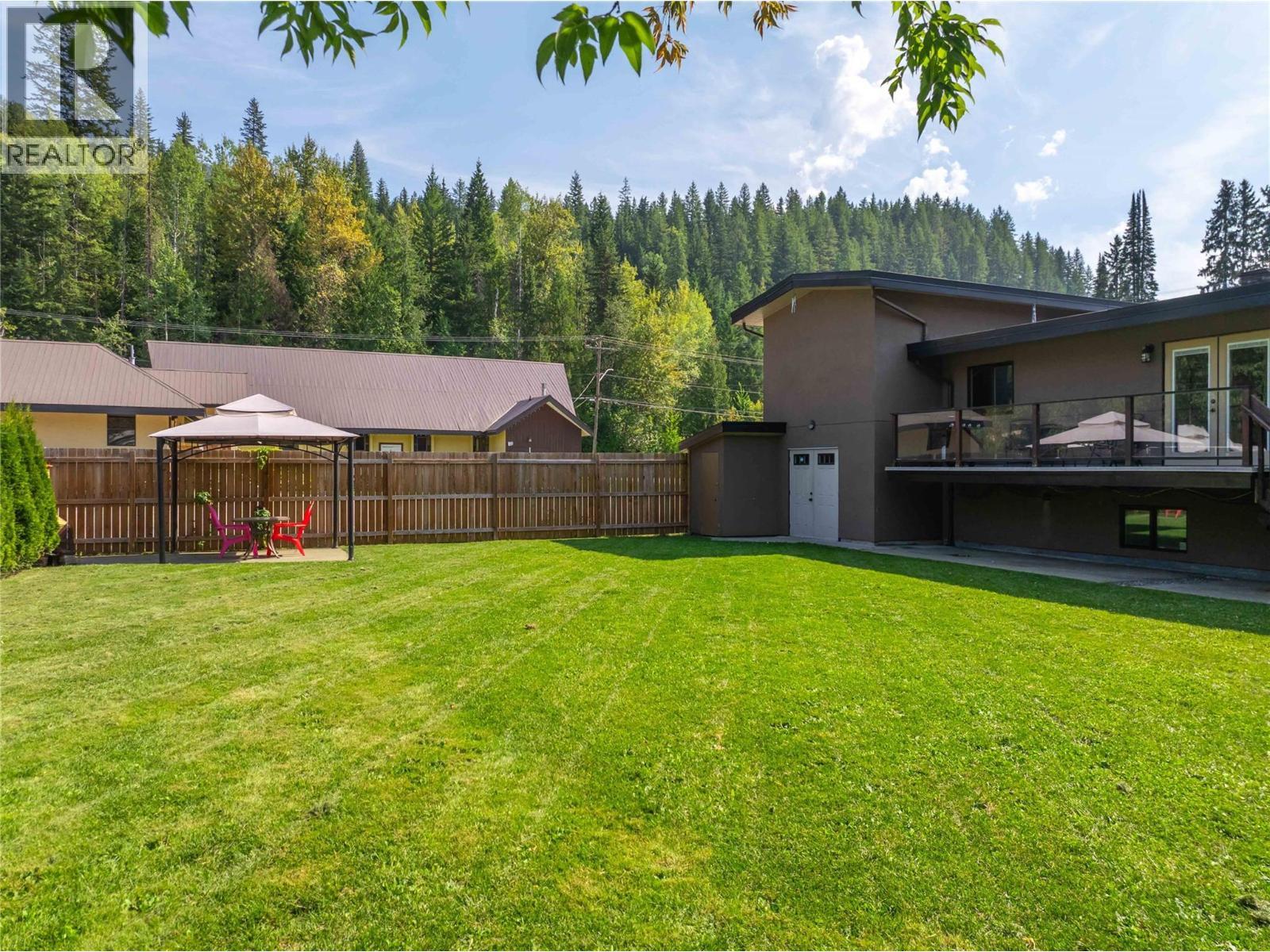 1824 Colbeck Road, Revelstoke, BC - Outdoor With Deck Patio Veranda