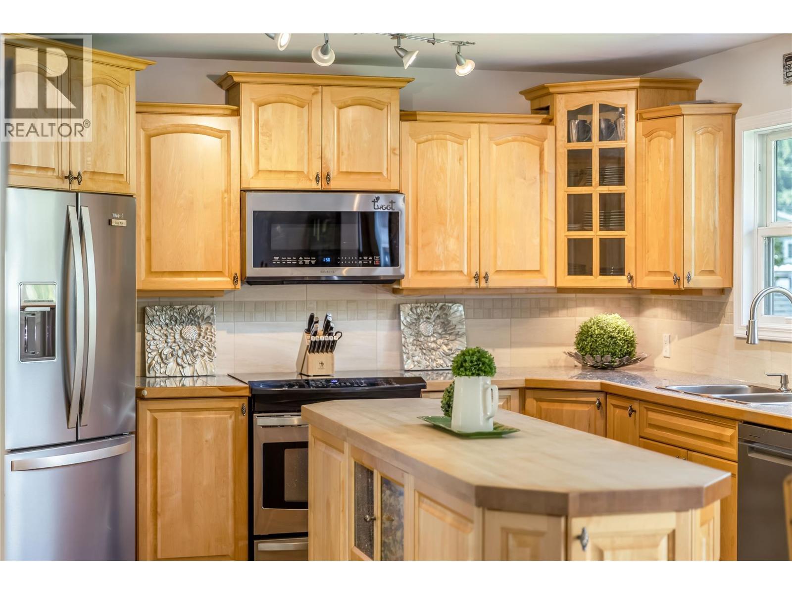 1824 Colbeck Road, Revelstoke, BC - Indoor Photo Showing Kitchen With Double Sink