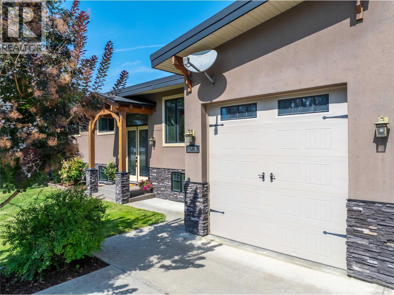 1824 Colbeck Road, Revelstoke, BC - Outdoor