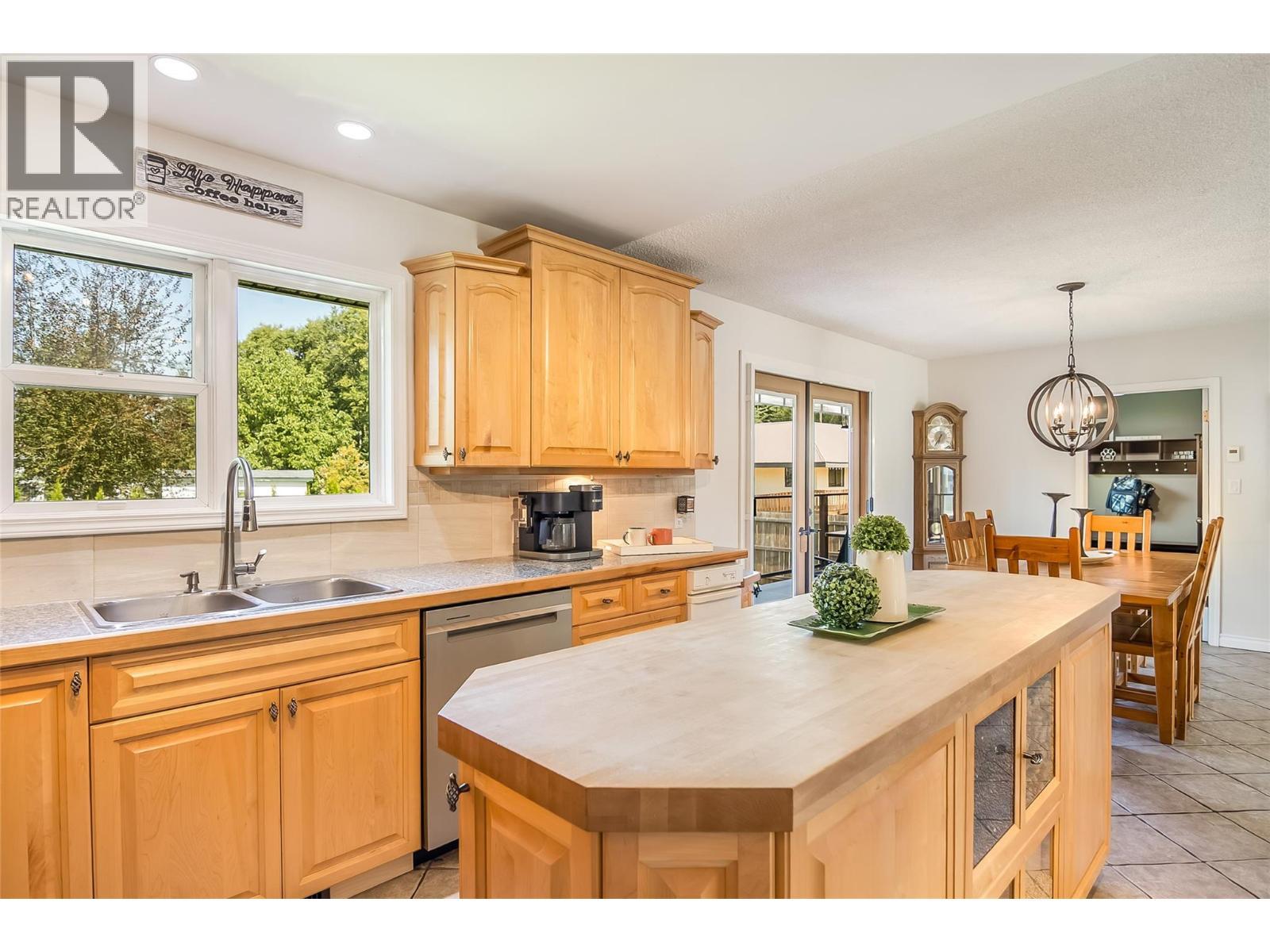 1824 Colbeck Road, Revelstoke, BC - Indoor Photo Showing Kitchen With Double Sink