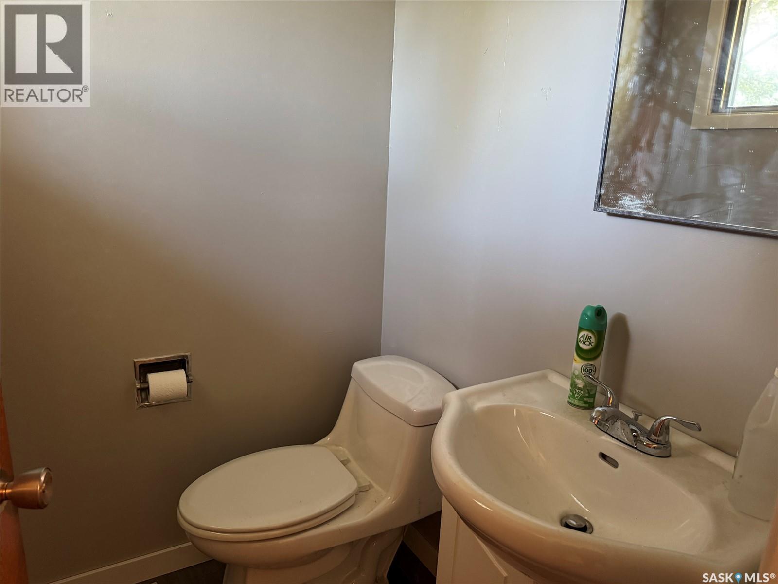 38 Kasper Crescent, Assiniboia, SK - Indoor Photo Showing Bathroom