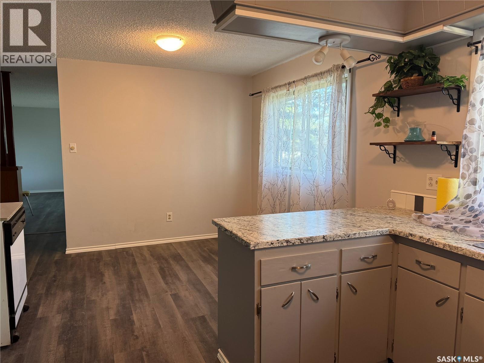 38 Kasper Crescent, Assiniboia, SK - Indoor Photo Showing Kitchen